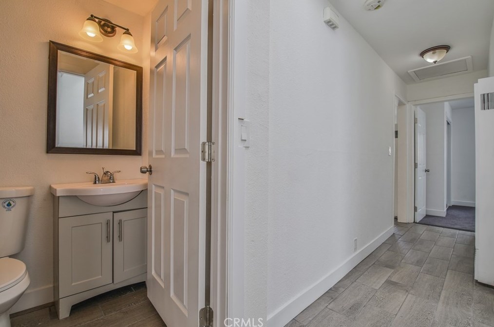 1124 84 Pl, Los Angeles CA  90001-3722 exterior