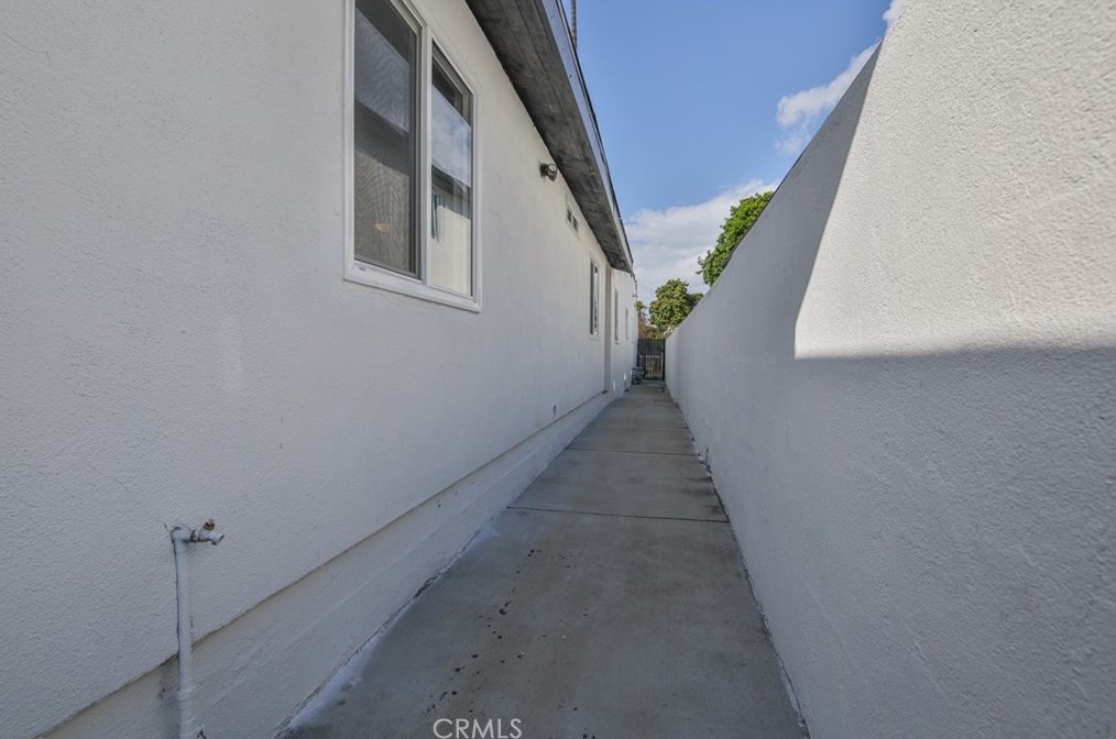 1124 84 Pl, Los Angeles CA  90001-3722 exterior