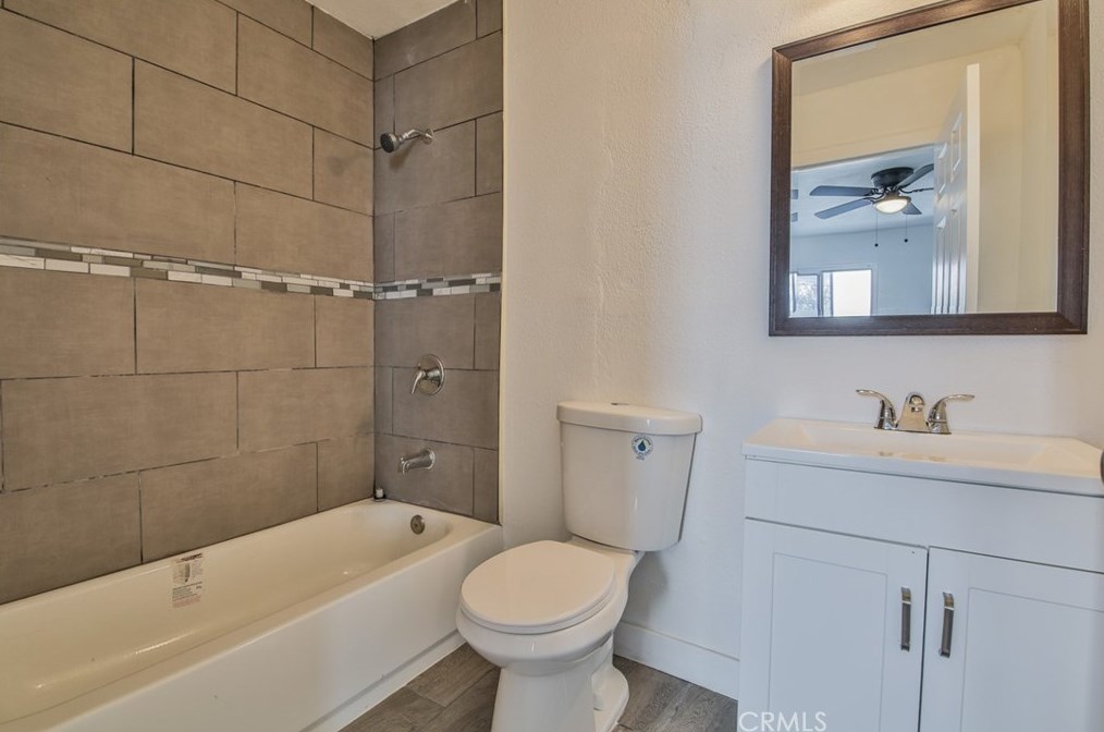 1124 84 Pl, Los Angeles CA  90001-3722 exterior