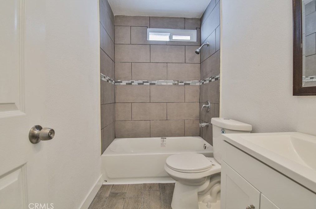1124 84 Pl, Los Angeles CA  90001-3722 exterior