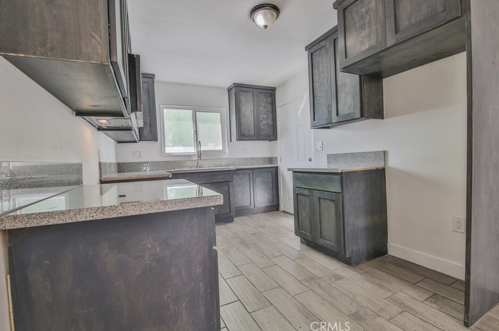 1124 84 Pl, Los Angeles CA  90001-3722 exterior