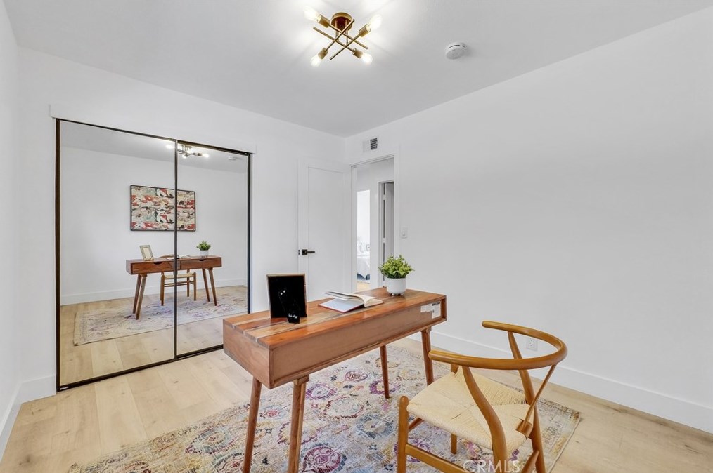 17662 Forest Ln, Huntington Beach CA  92647-7033 exterior