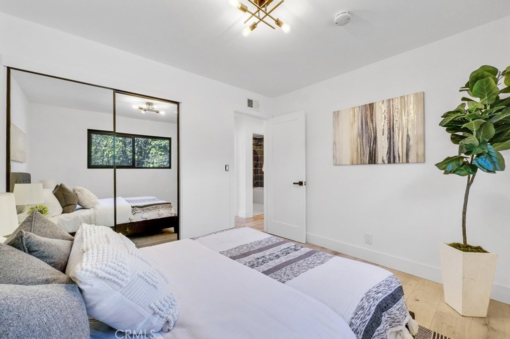 17662 Forest Ln, Huntington Beach CA  92647-7033 exterior