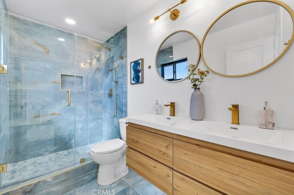 17662 Forest Ln, Huntington Beach CA  92647-7033 exterior
