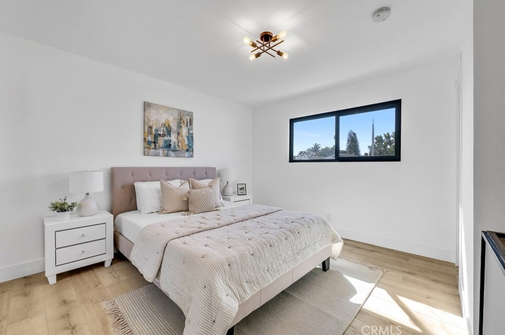 17662 Forest Ln, Huntington Beach CA  92647-7033 exterior