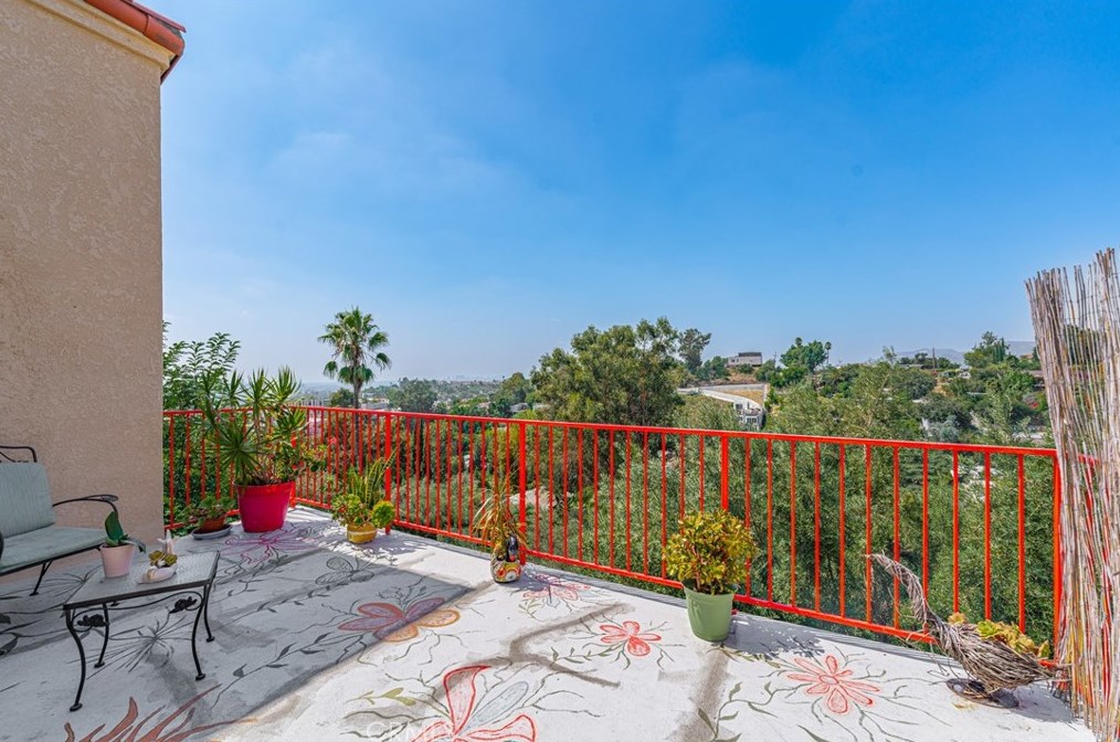 2027 Lemoyne St, Los Angeles CA  90026-1901 exterior