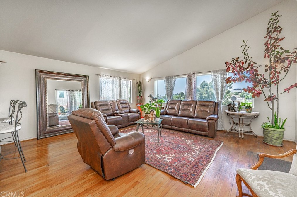 2027 Lemoyne St, Los Angeles CA  90026-1901 exterior