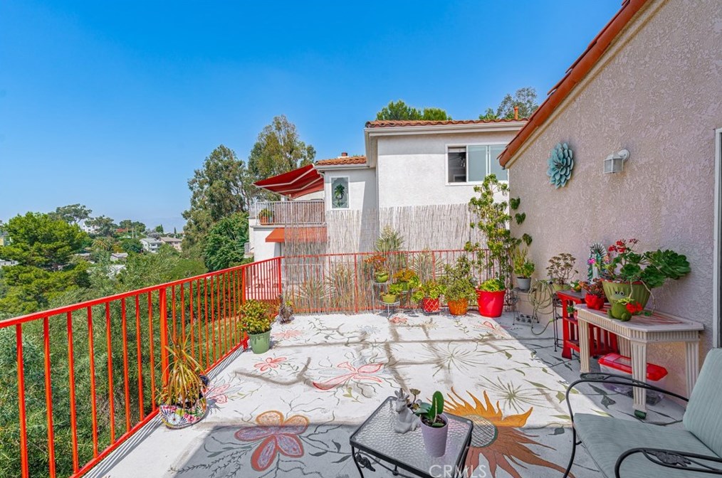 2027 Lemoyne St, Los Angeles CA  90026-1901 exterior
