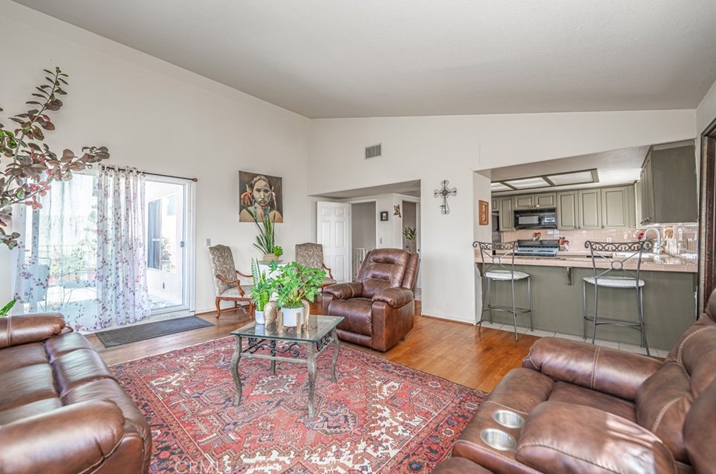 2027 Lemoyne St, Los Angeles CA  90026-1901 exterior