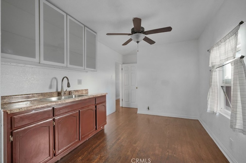 825 104th St, Los Angeles CA  90044-4407 exterior