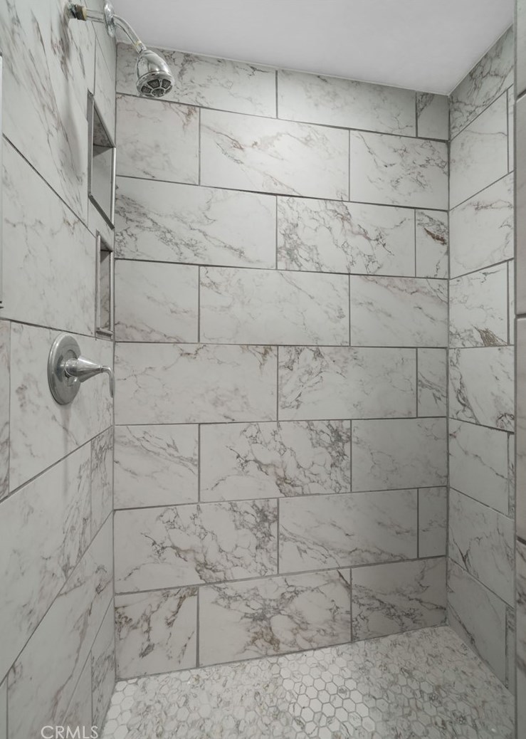 825 104th St, Los Angeles CA  90044-4407 exterior