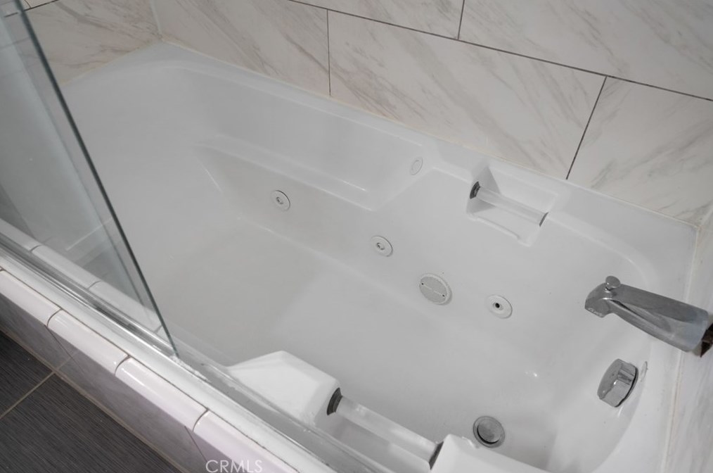 825 104th St, Los Angeles CA  90044-4407 exterior