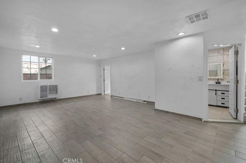 825 104th St, Los Angeles CA  90044-4407 exterior