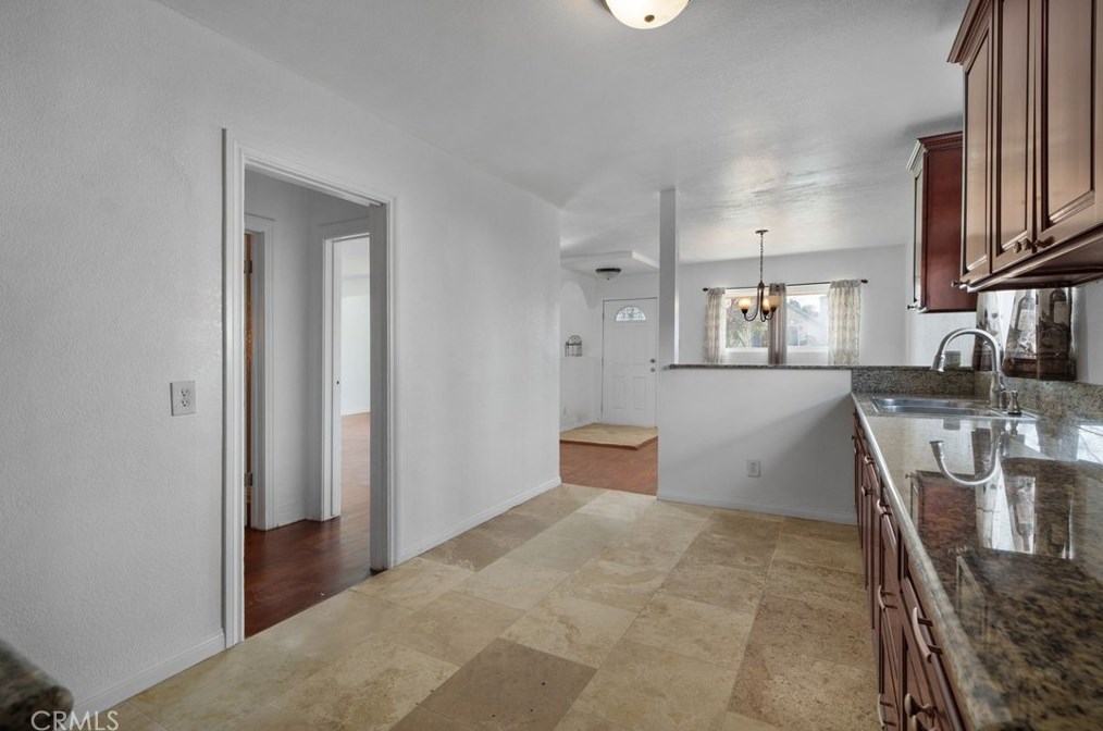 825 104th St, Los Angeles CA  90044-4407 exterior