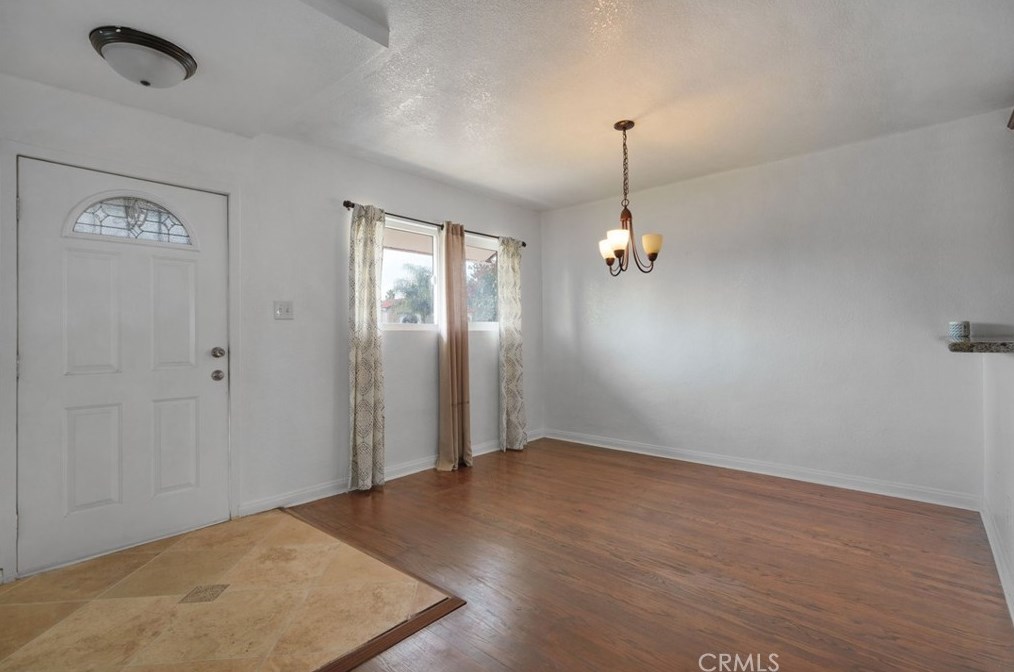 825 104th St, Los Angeles CA  90044-4407 exterior