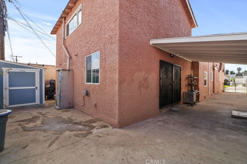 825 104th St, Los Angeles CA  90044-4407 exterior