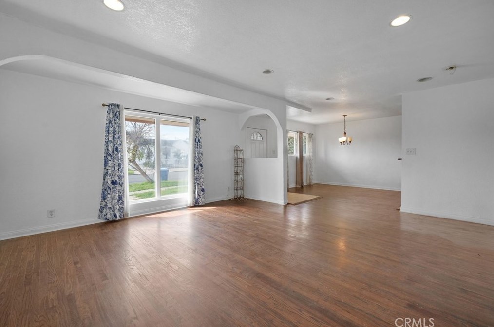 825 104th St, Los Angeles CA  90044-4407 exterior