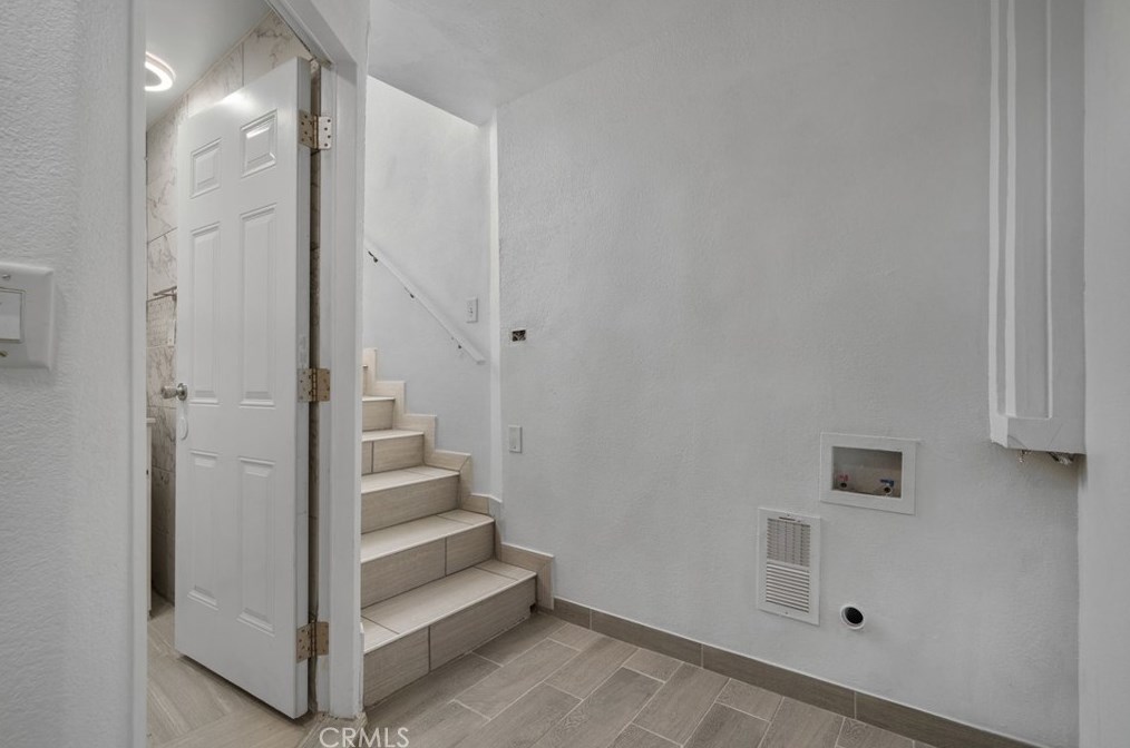 825 104th St, Los Angeles CA  90044-4407 exterior