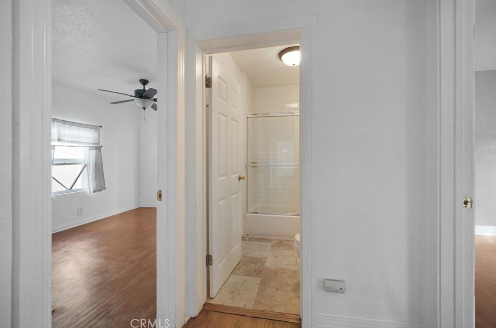 825 104th St, Los Angeles CA  90044-4407 exterior