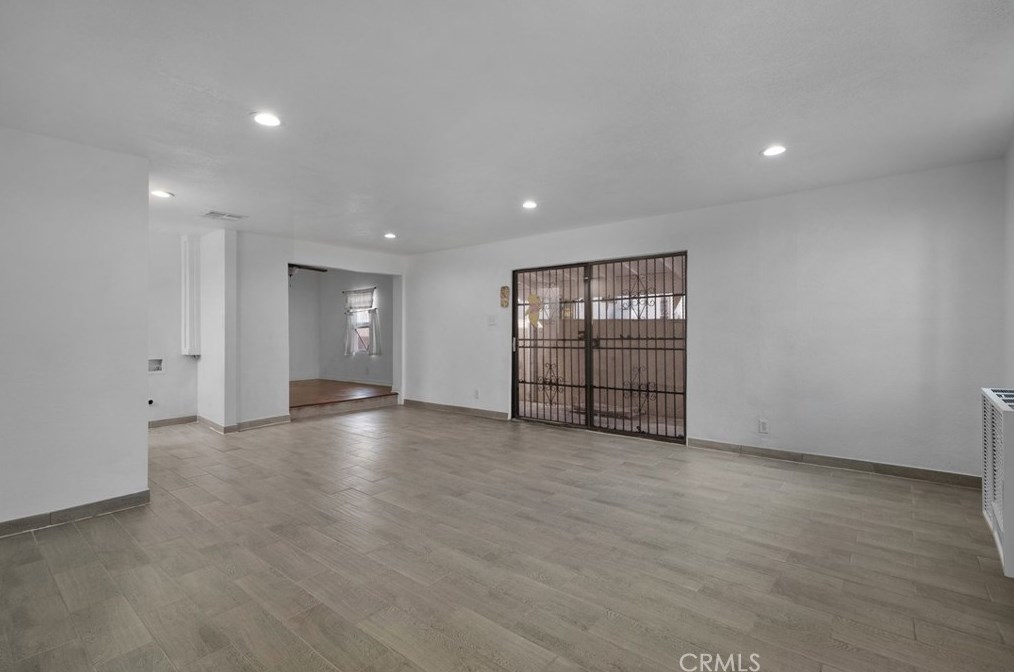 825 104th St, Los Angeles CA  90044-4407 exterior