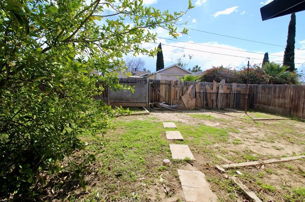 1924 Spring Garden St, Riverside CA  92507-2023 exterior