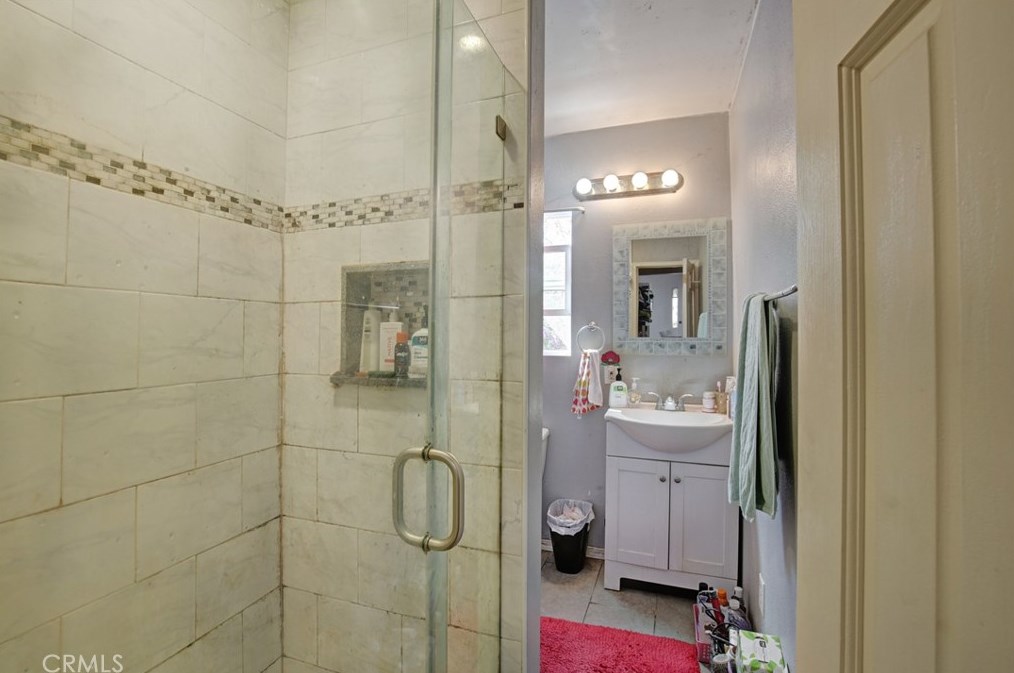 2001 Berkeley Ave, Los Angeles CA  90026-2987 exterior