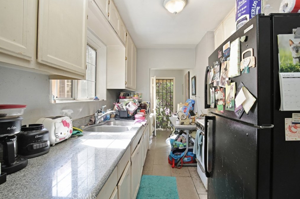 2001 Berkeley Ave, Los Angeles CA  90026-2987 exterior