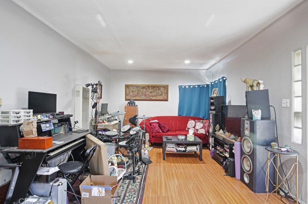 2001 Berkeley Ave, Los Angeles CA  90026-2987 exterior