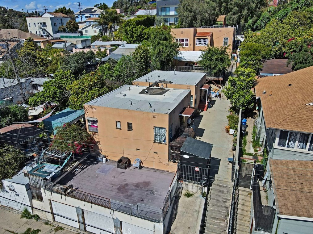 2001 Berkeley Ave, Los Angeles CA  90026-2987 exterior