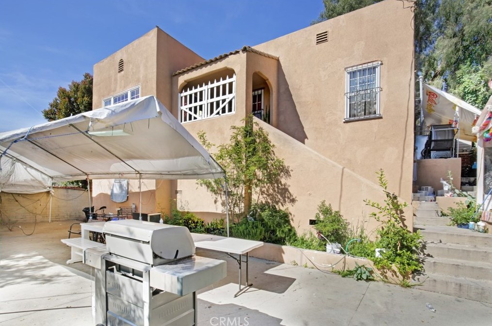 2001 Berkeley Ave, Los Angeles CA  90026-2987 exterior