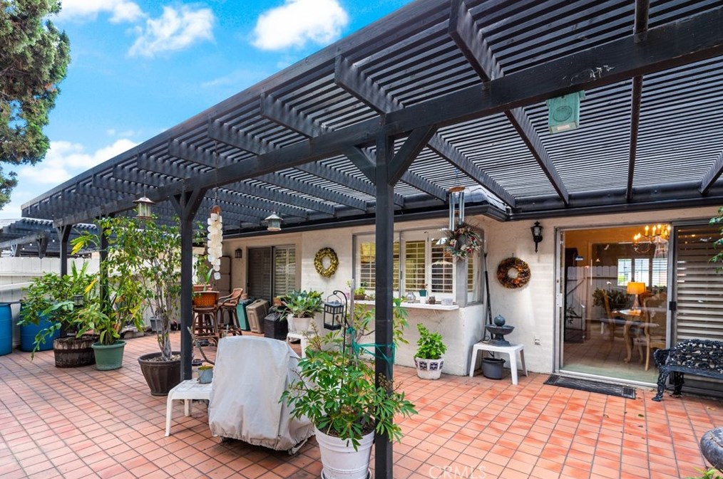 1340 Victoria Dr, Fullerton CA 92831-3419 exterior