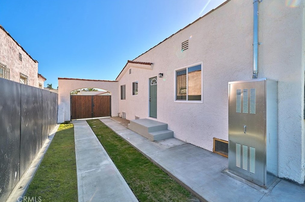 2027 75th St, Los Angeles CA  90047-2302 exterior