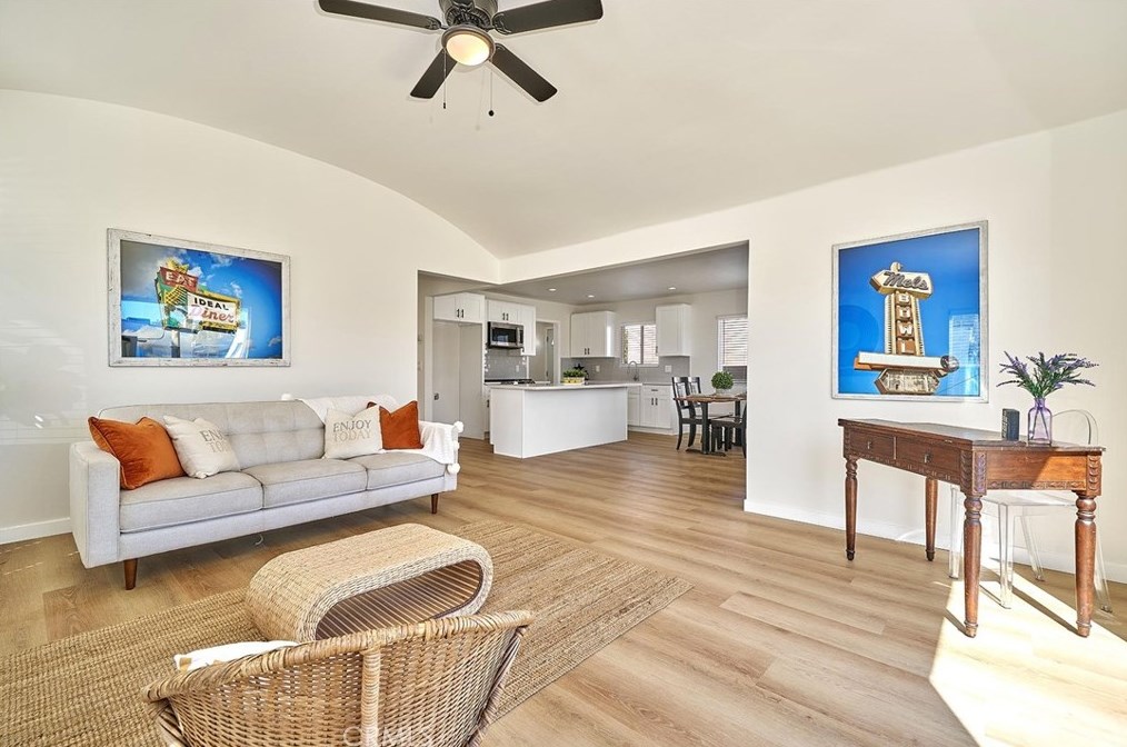 2027 75th St, Los Angeles CA  90047-2302 exterior