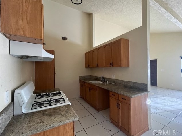 2200 Pinon Springs Cir, Bakersfield CA  93309-4455 exterior