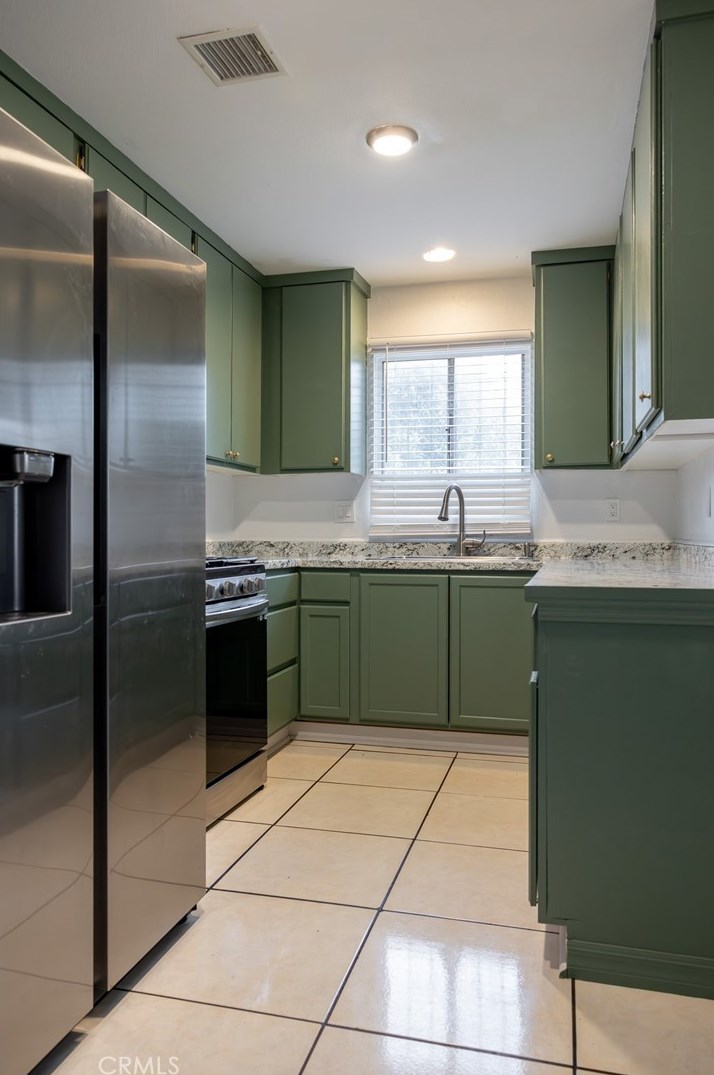 15138 Orange Ave, Paramount CA  90723-3857 exterior