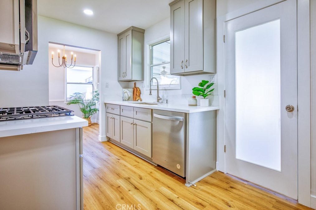 6621 Lindley Ave, Los Angeles CA  91335-5512 exterior