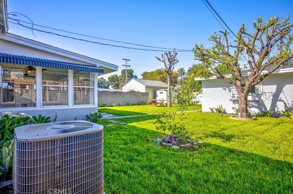 6621 Lindley Ave, Los Angeles CA  91335-5512 exterior