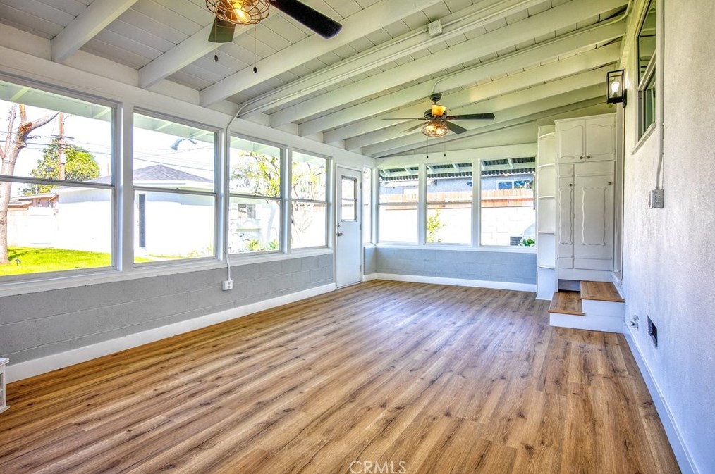 6621 Lindley Ave, Los Angeles CA  91335-5512 exterior