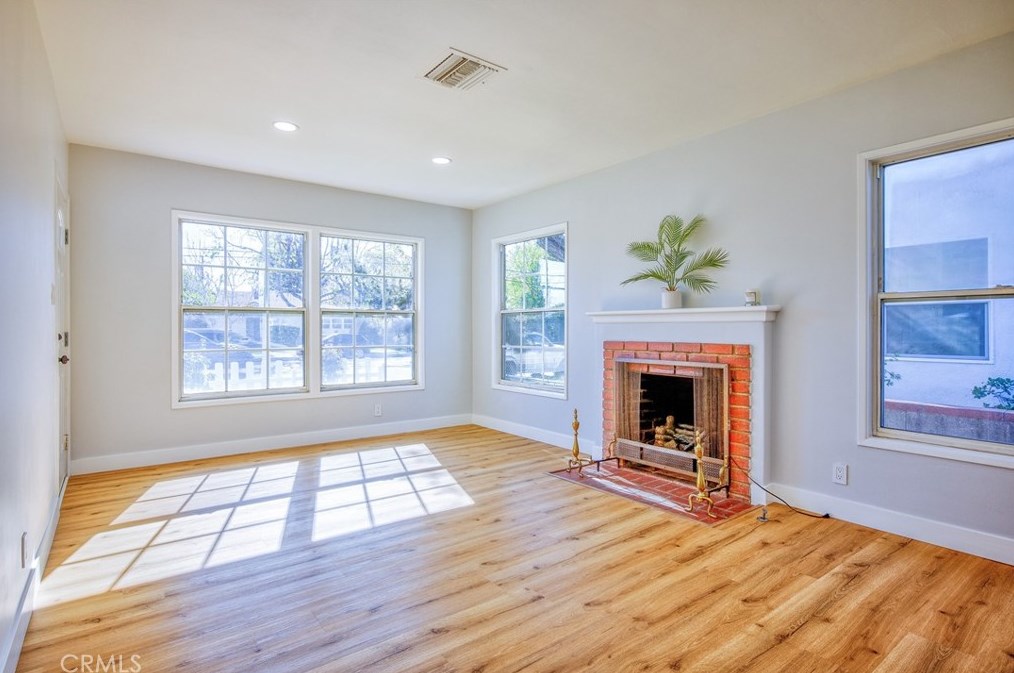 6621 Lindley Ave, Los Angeles CA  91335-5512 exterior