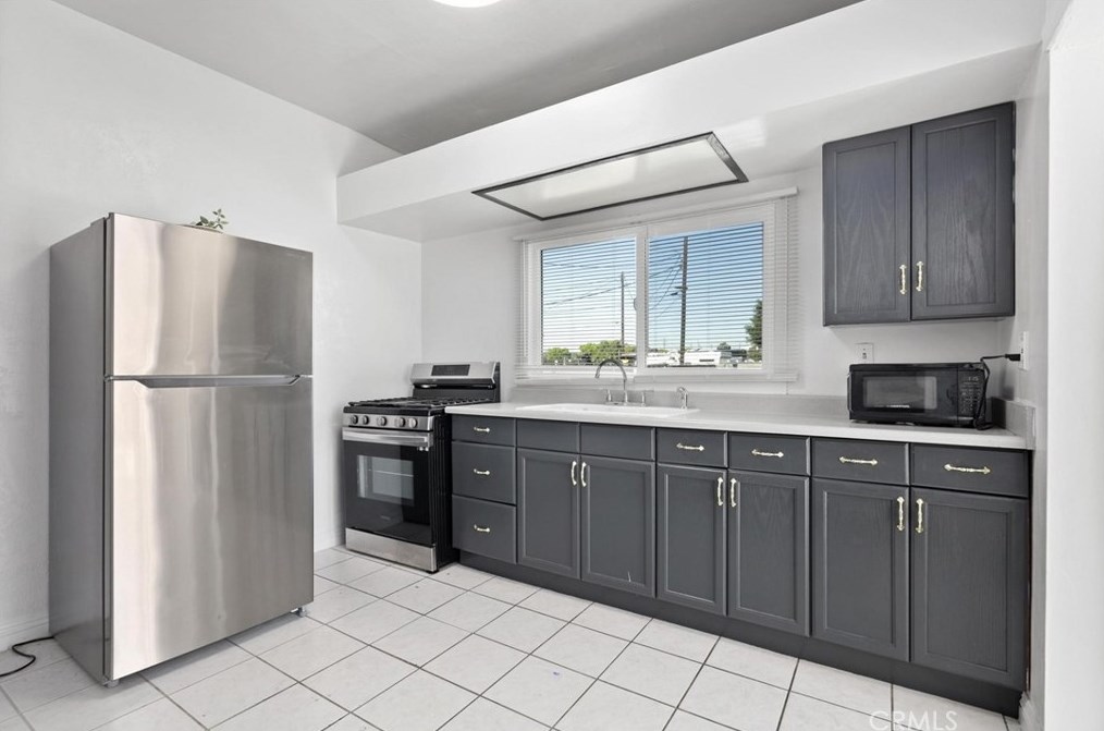 163 Campus Ave, Upland CA  91786-6830 exterior