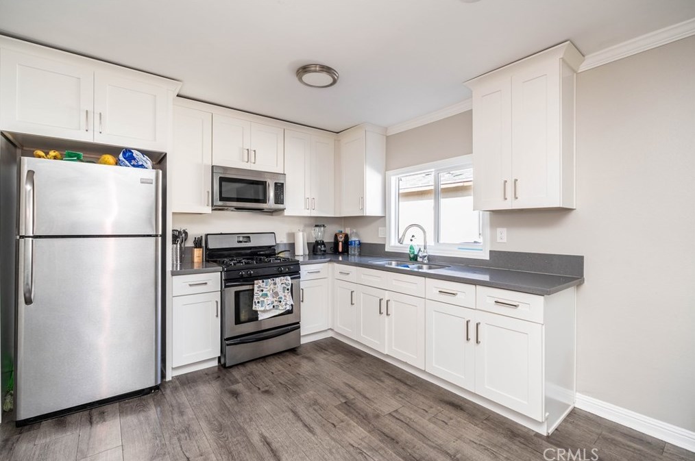 1406 108th St, Los Angeles CA  90047-4944 exterior