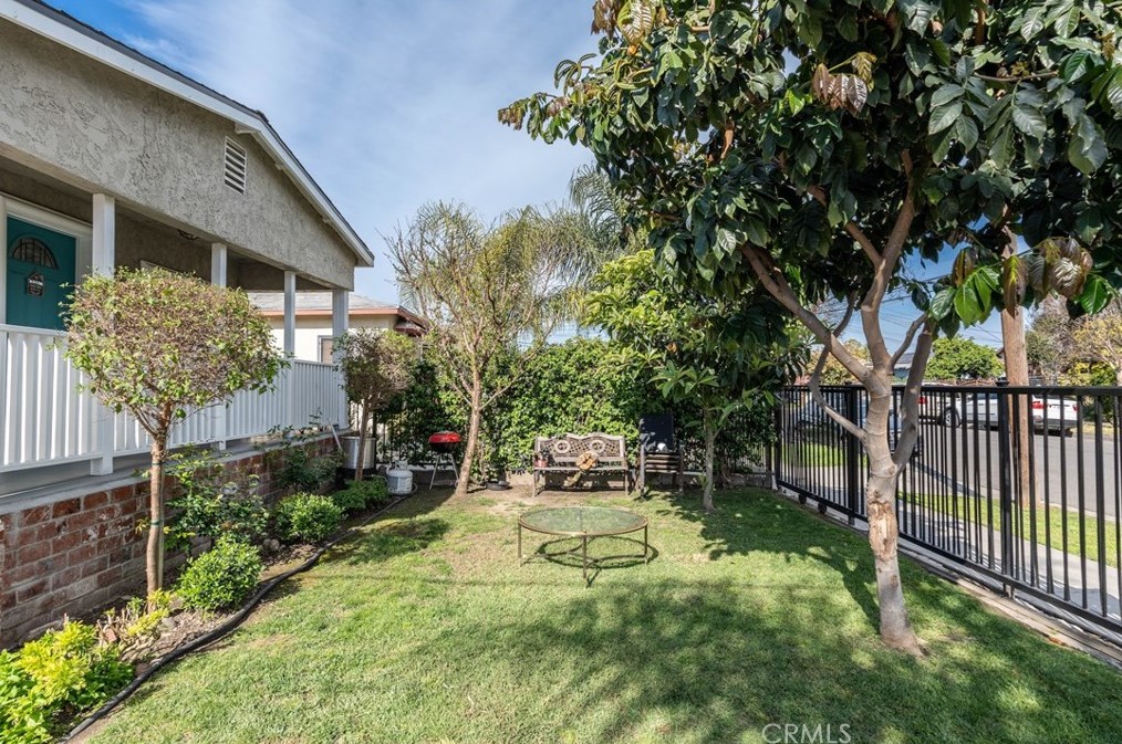 1406 108th St, Los Angeles CA  90047-4944 exterior