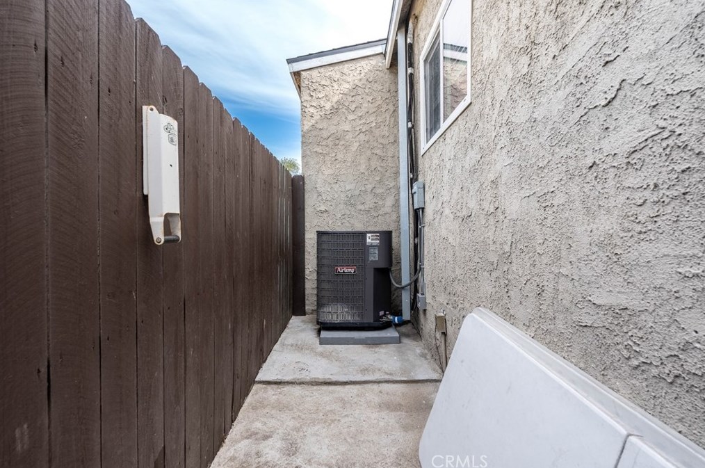 1406 108th St, Los Angeles CA  90047-4944 exterior