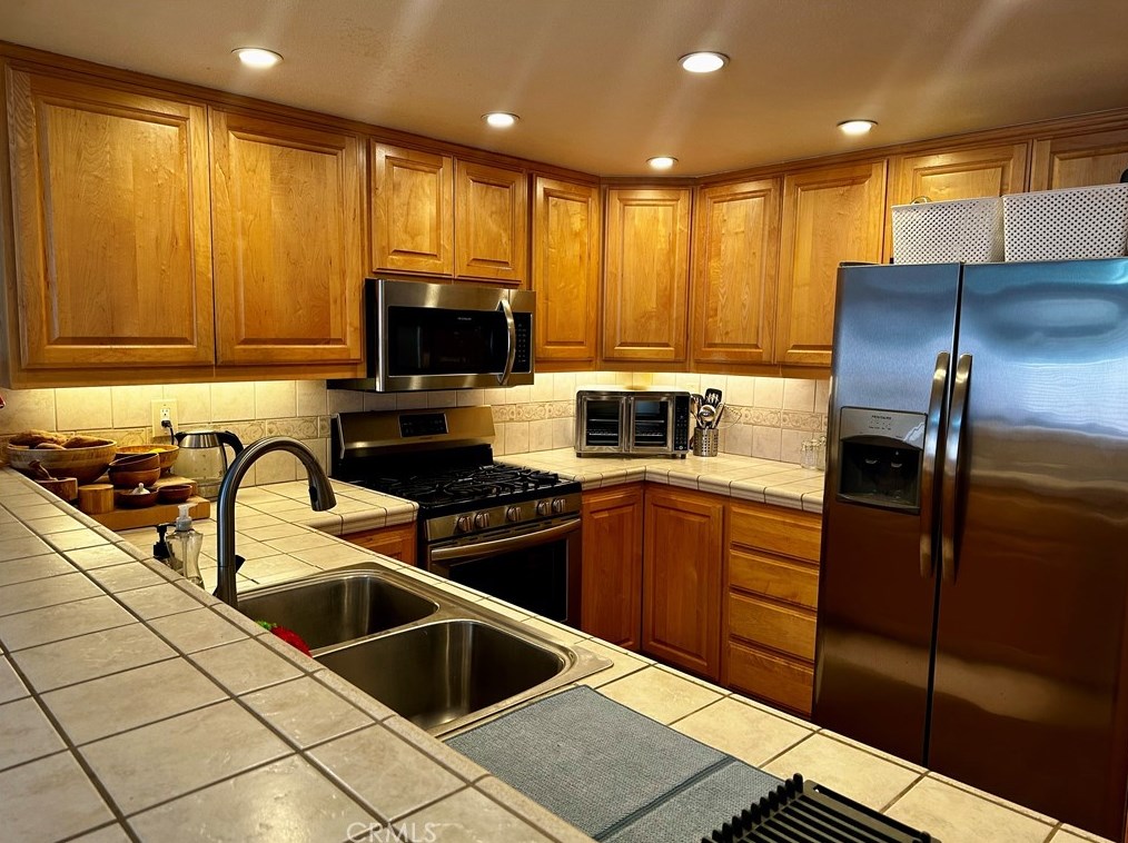 630 Artisan Rd, Thousand Oaks CA  91320-5702 exterior