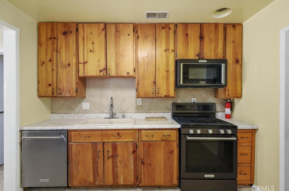 13112 Dalwood Ave, Norwalk CA  90650-5621 exterior