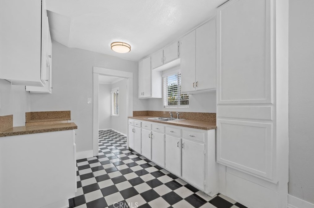 8219 Morton Ave, Los Angeles CA  90001-3541 exterior