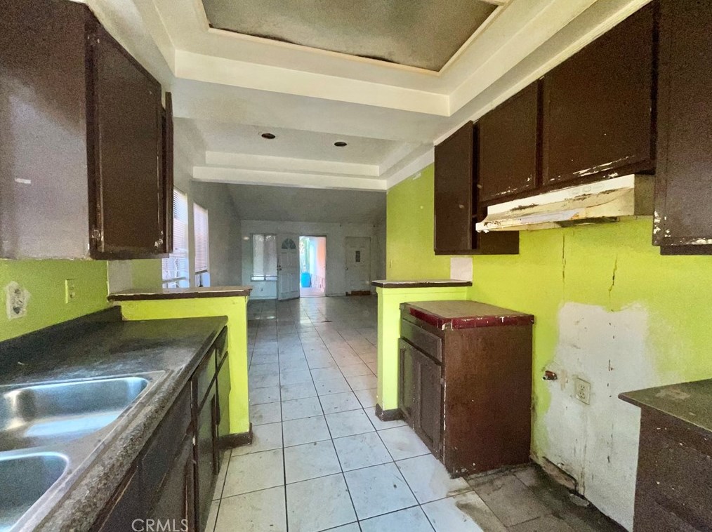 223 89th St, Los Angeles CA  90003-3705 exterior