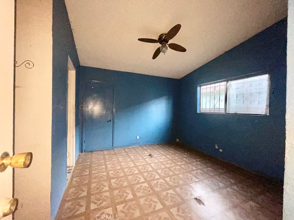 223 89th St, Los Angeles CA  90003-3705 exterior