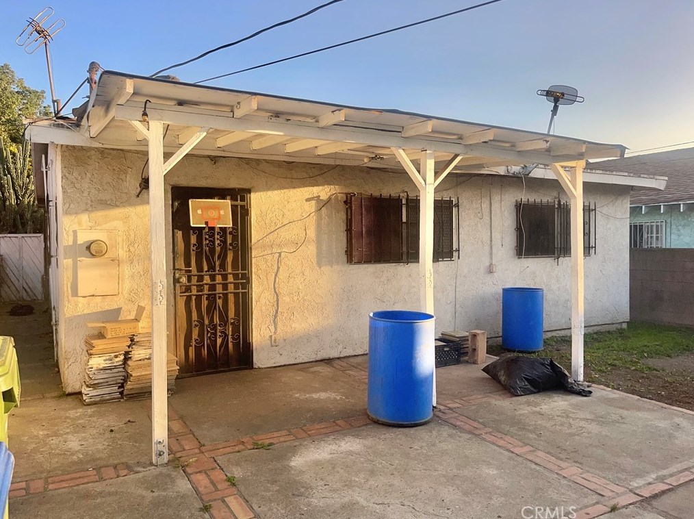 223 89th St, Los Angeles CA  90003-3705 exterior