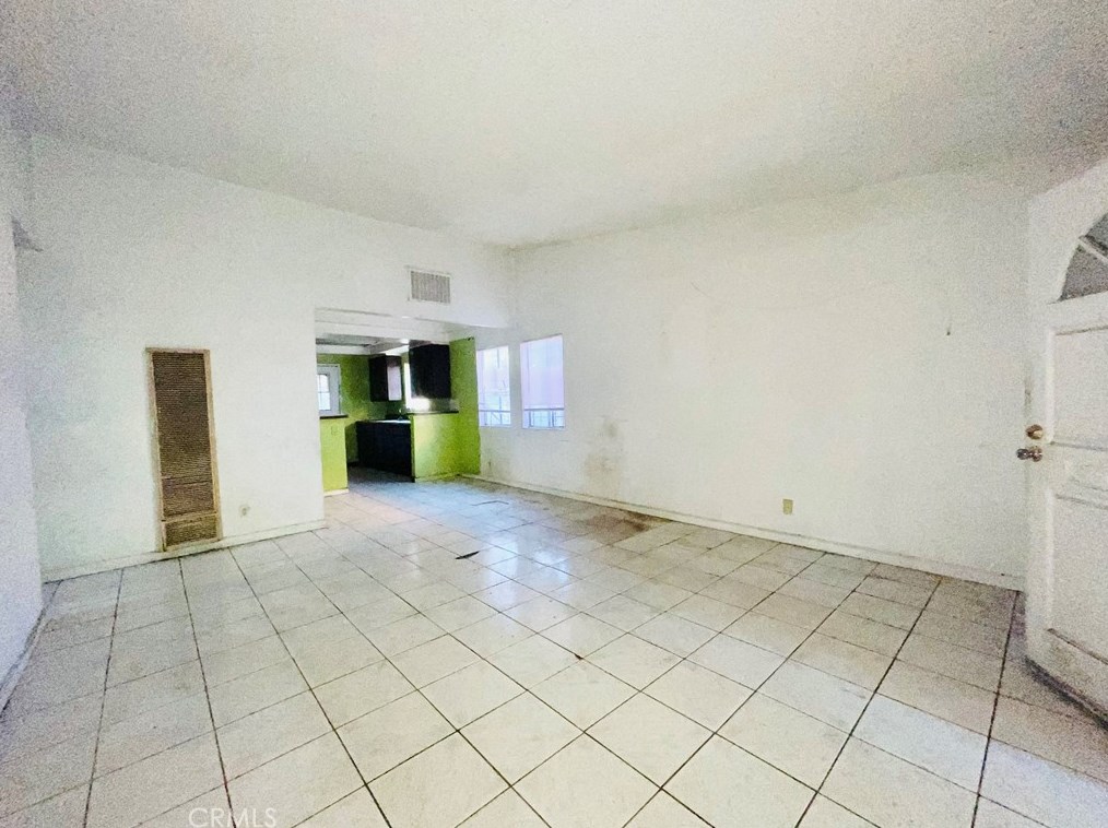 223 89th St, Los Angeles CA  90003-3705 exterior